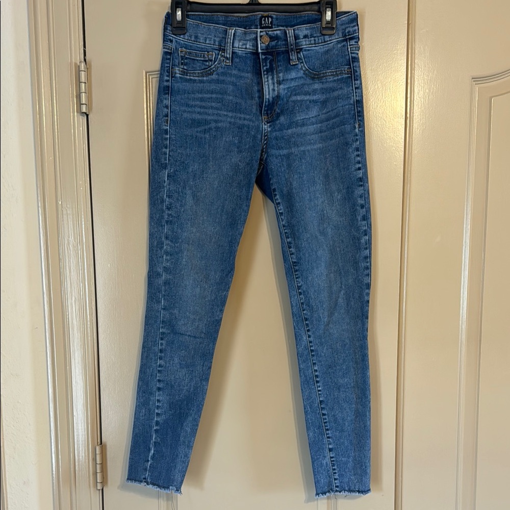 Gap women’s skinny jeans (size 29)
